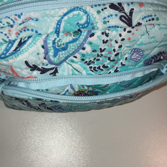 Brand new with tags Vera Bradley Paisley Wave medium makeup bag - Picture 5 of 8